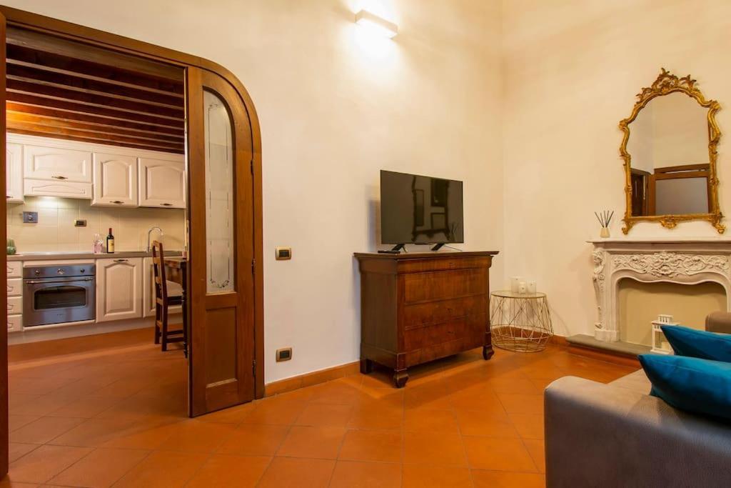 フィレンツェDemedici Apt W/ 2Br 1' Walk Uffizi & Ponte Vecchioアパートメント エクステリア 写真